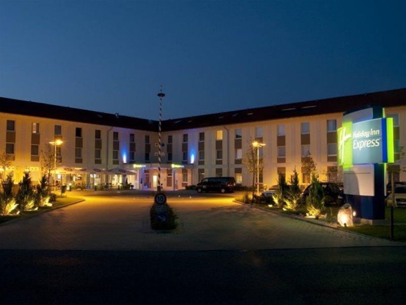 Holiday Inn Express Munich Airport โอเบอร์ดิง ภายนอก รูปภาพ