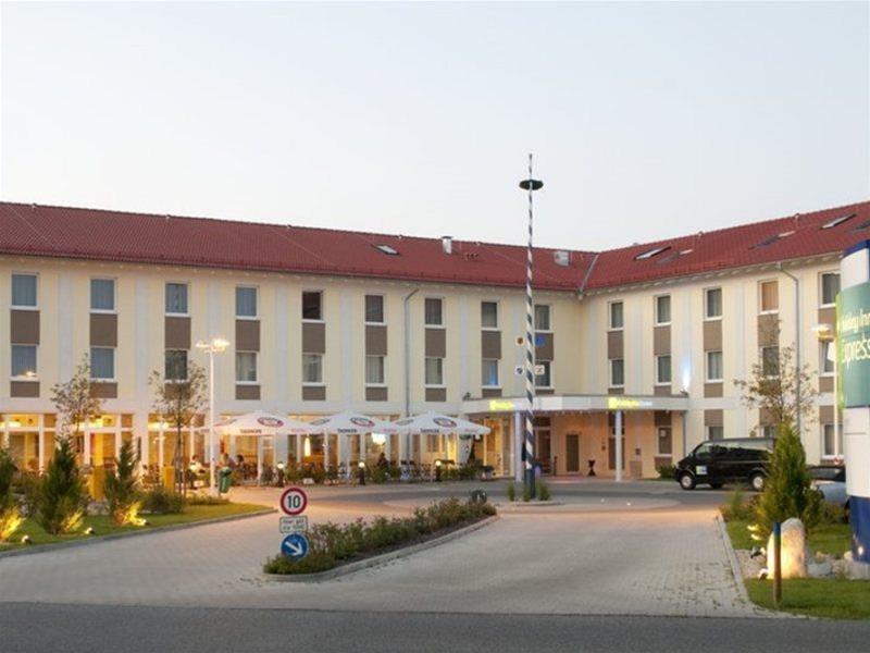 Holiday Inn Express Munich Airport โอเบอร์ดิง ภายนอก รูปภาพ